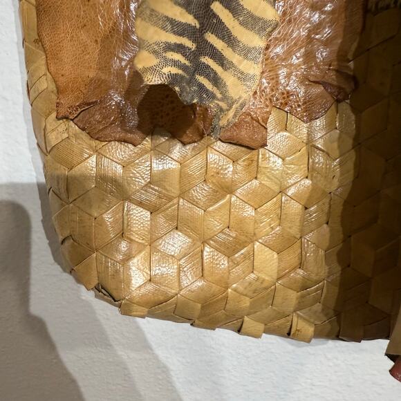 Large Woven Vintage Straw Tote - Picture 7 of 12
